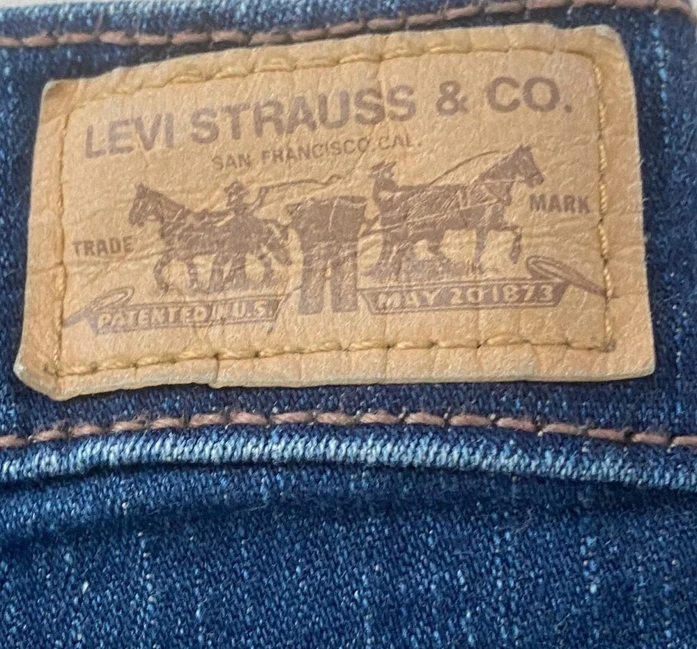 Levi's 512 Women's size 12M Perfectly Slimming Bootcut Stretch Jeans 31